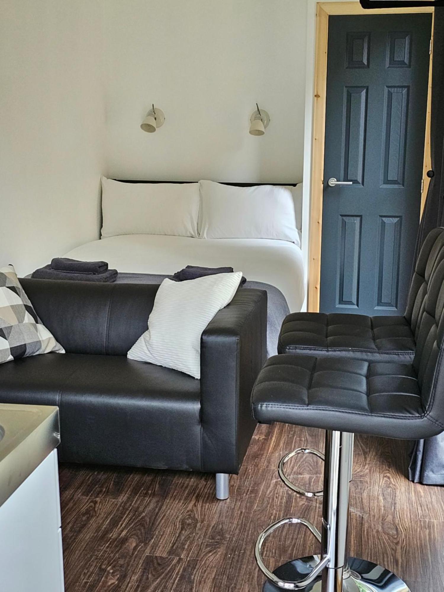 A Unique Experience In A Converted Shipping Containers, Glamness Is Adults Only Inverness Eksteriør billede